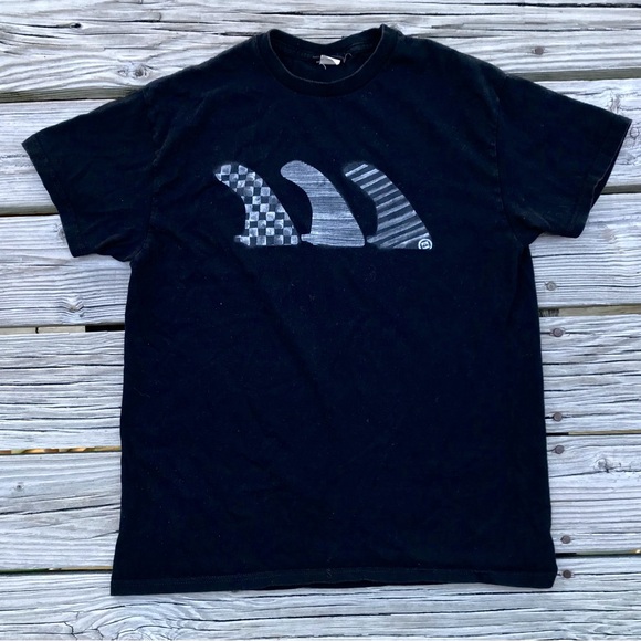 2/$10 Mens M QUIKSILVER Black Surfboard Fin Graphic Print Shortsleeve Tee Tshirt - Picture 1 of 4